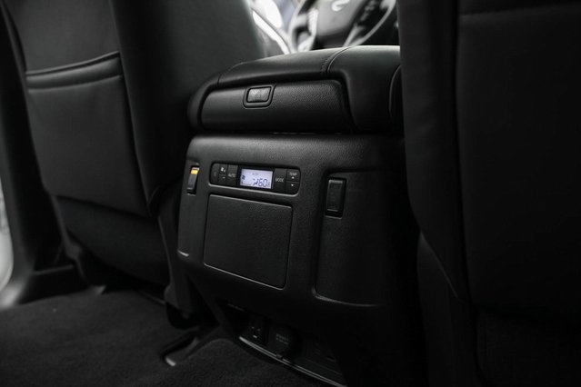 Vehicle image 19 of 37
