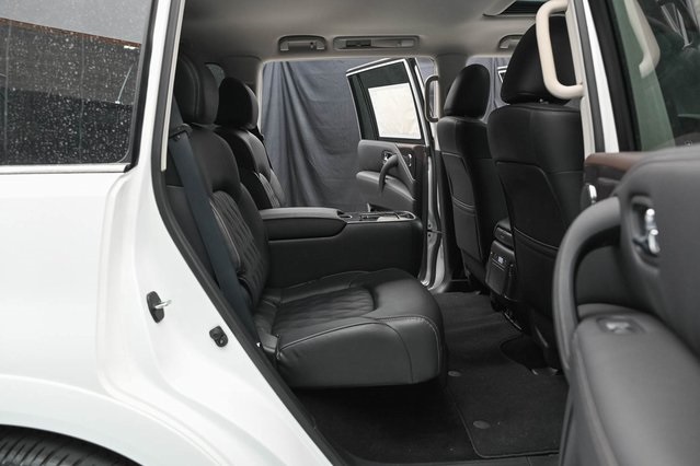 Vehicle image 18 of 37