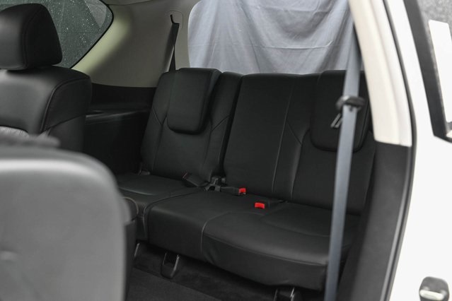 Vehicle image 24 of 37