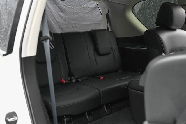Vehicle image 20 of 37