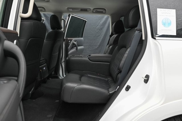 Vehicle image 23 of 37