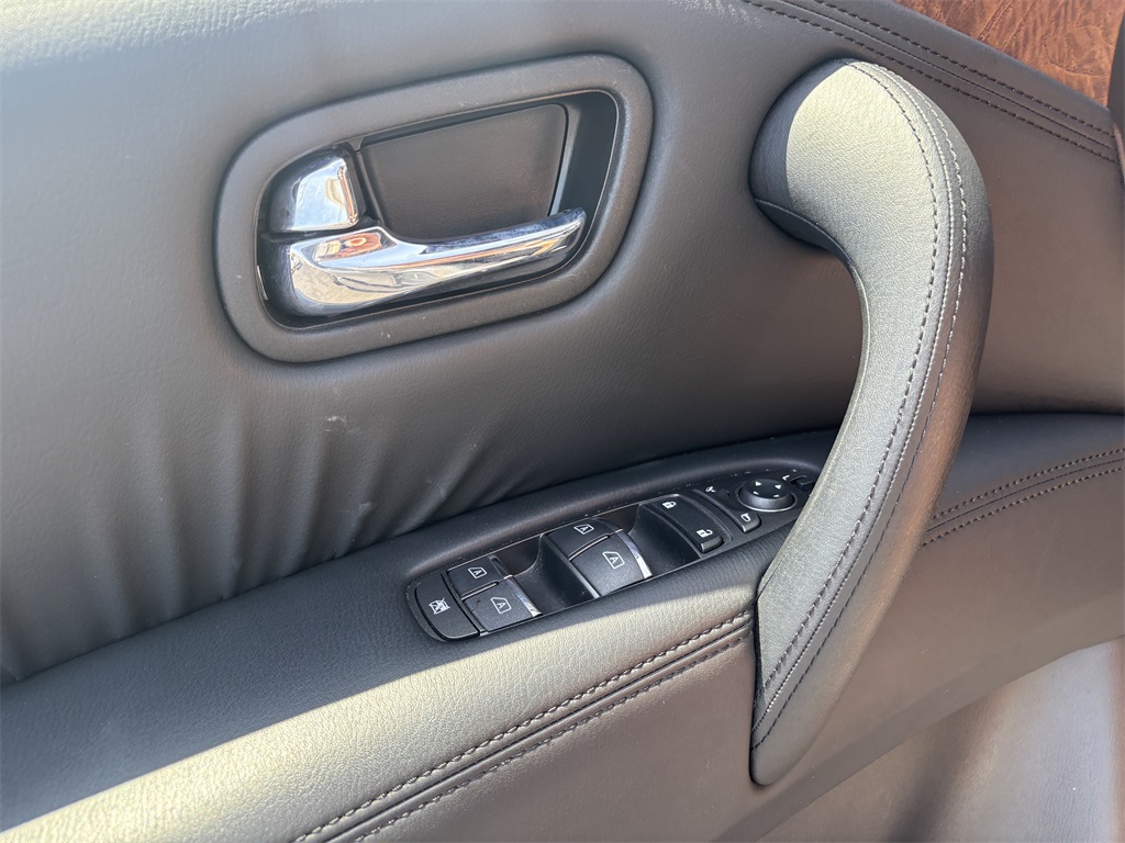 Vehicle image 23 of 31