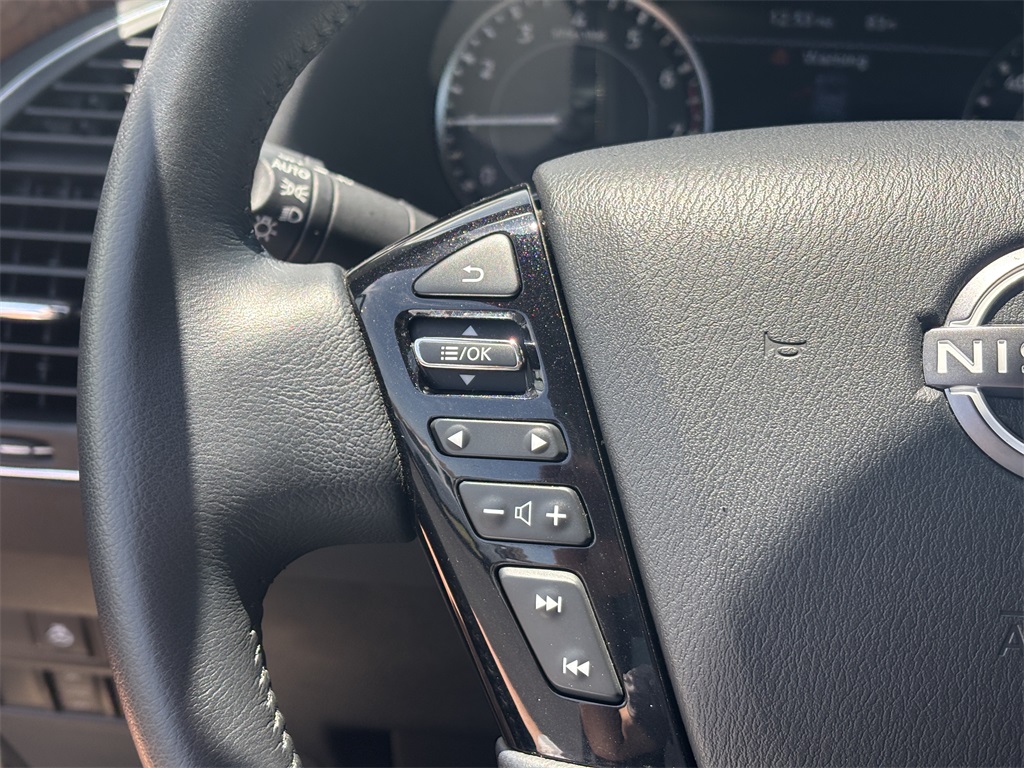 Vehicle image 17 of 31