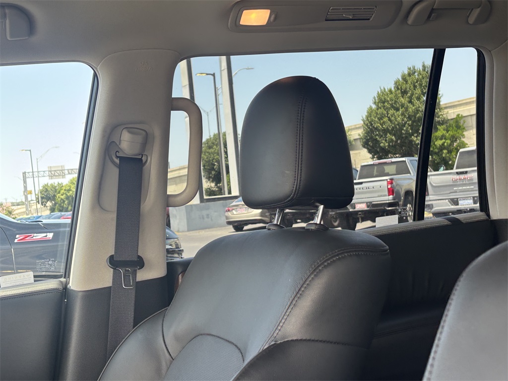 Vehicle image 14 of 31
