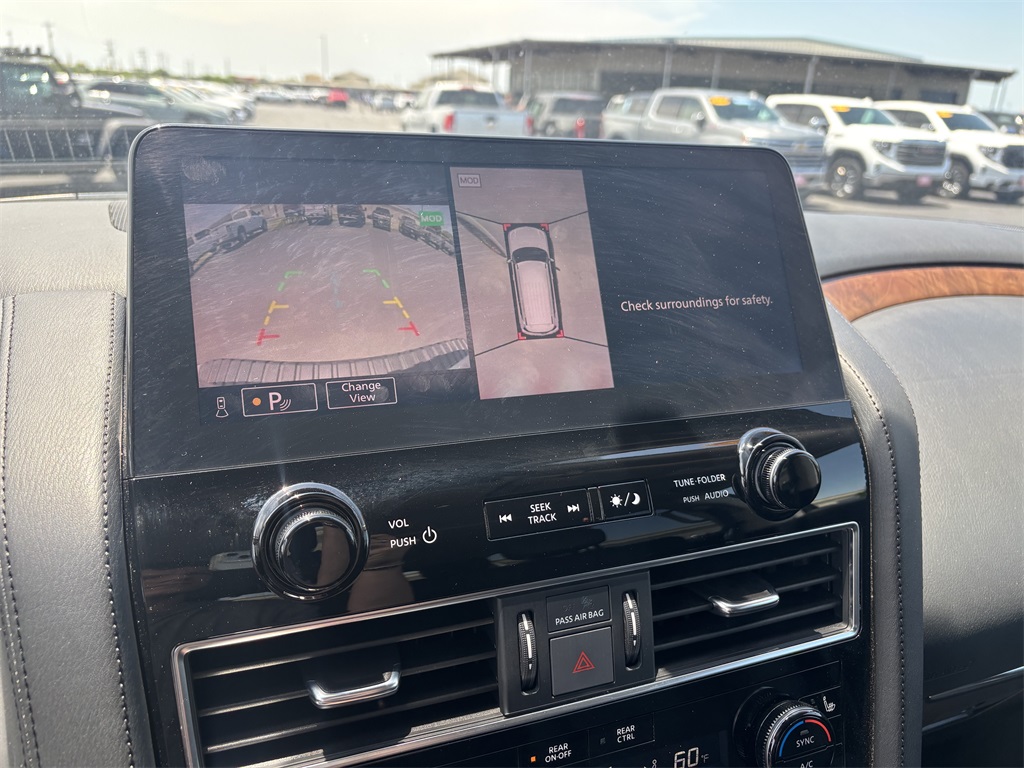 Vehicle image 21 of 31