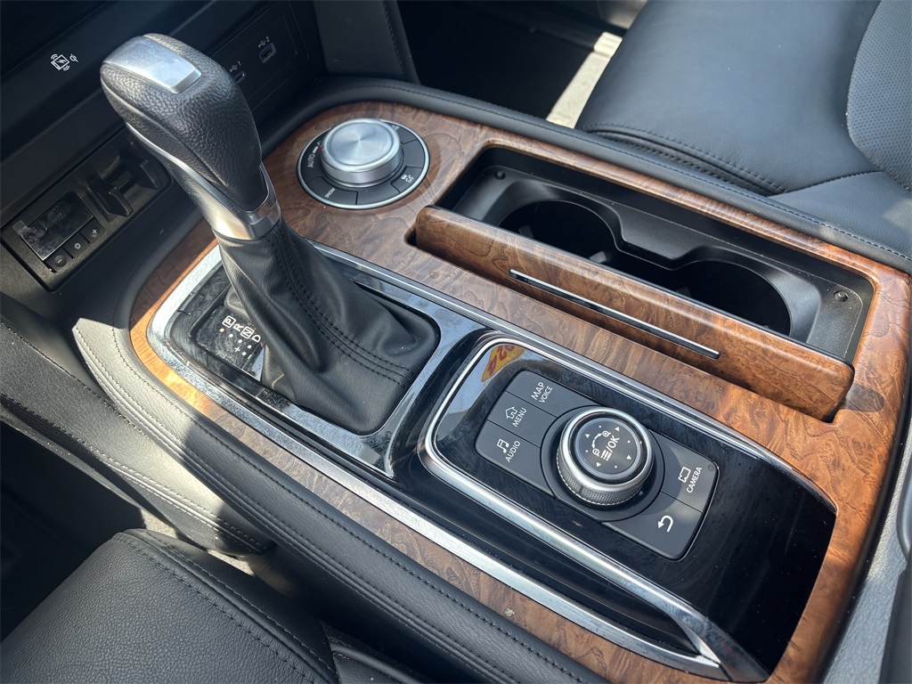 Vehicle image 19 of 31