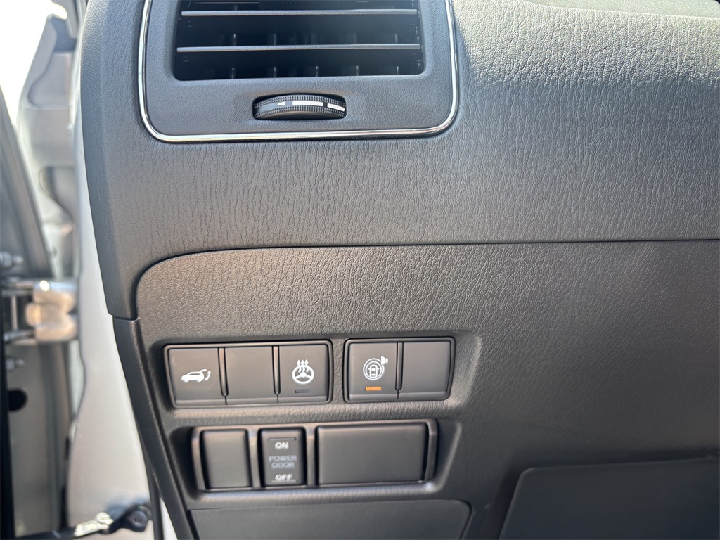 Vehicle image 25 of 31