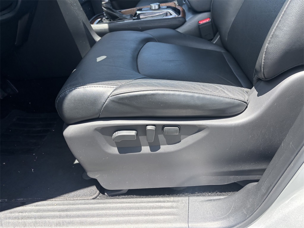 Vehicle image 24 of 31