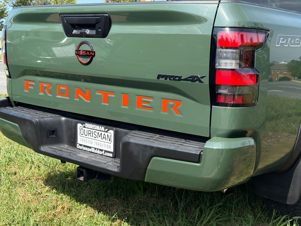 2024 Nissan Frontier PRO-4X Image 3 of 30