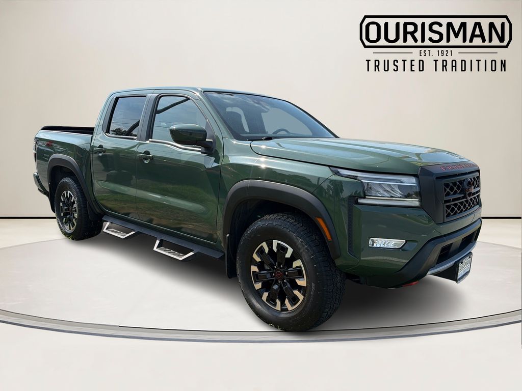 2024 Nissan Frontier PRO-4X Image 2 of 30