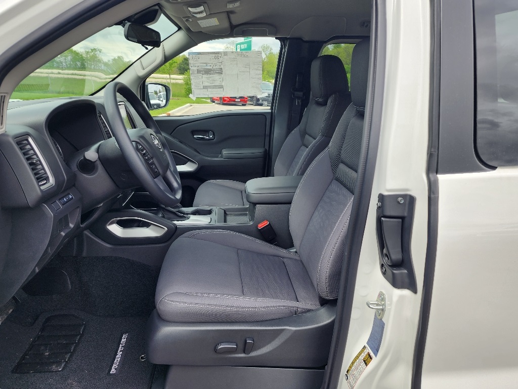 Vehicle image 9 of 24