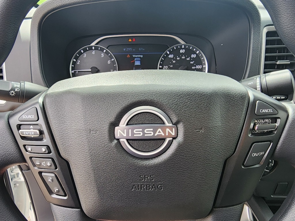 Vehicle image 21 of 24