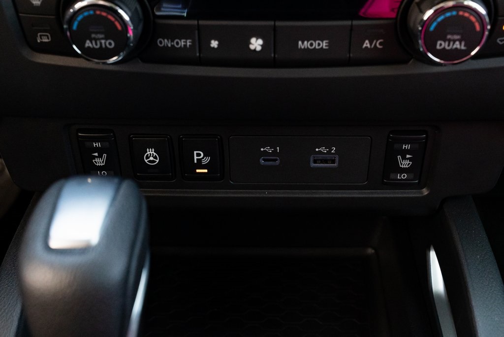 Vehicle image 24 of 27