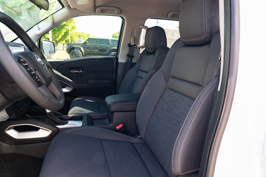 Vehicle image 15 of 27
