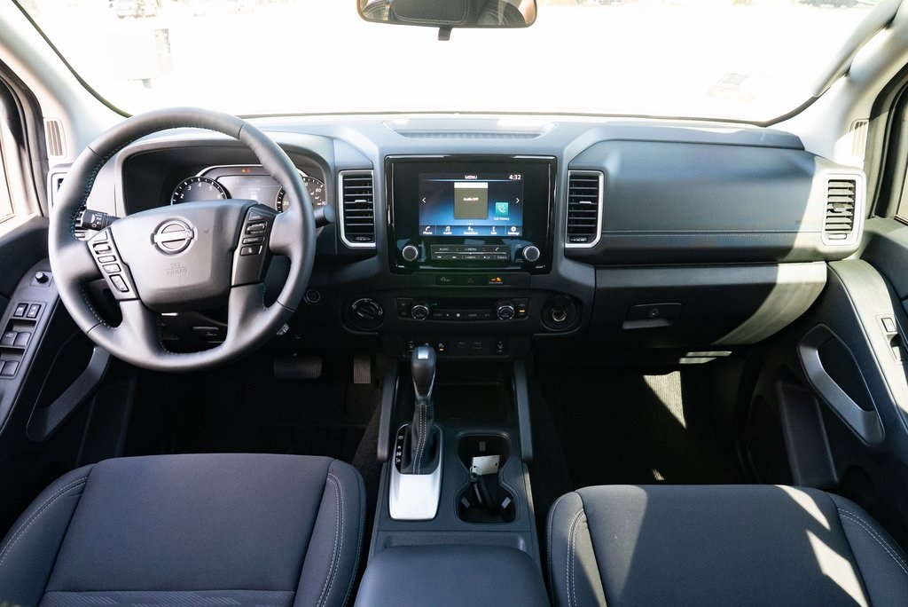 Vehicle image 17 of 27