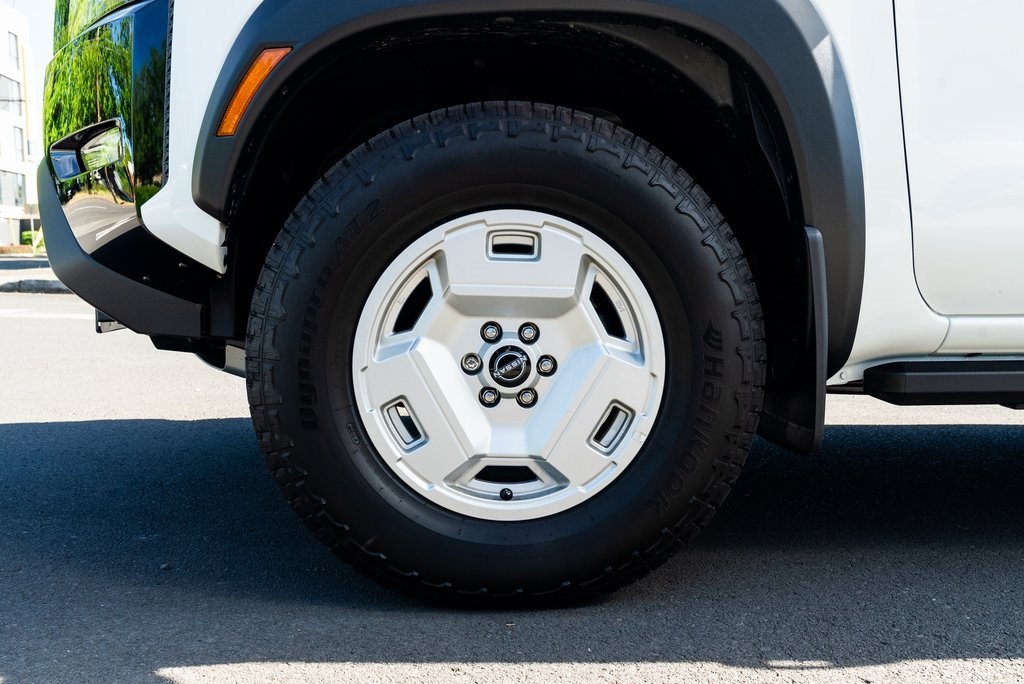 Vehicle image 8 of 27
