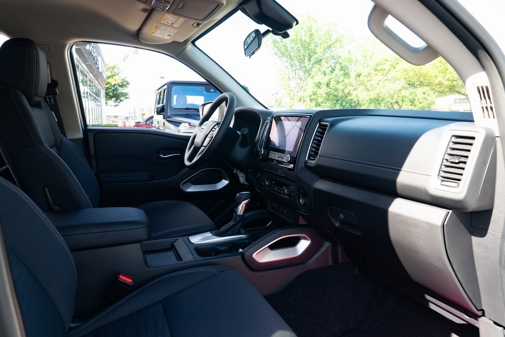 Vehicle image 25 of 27