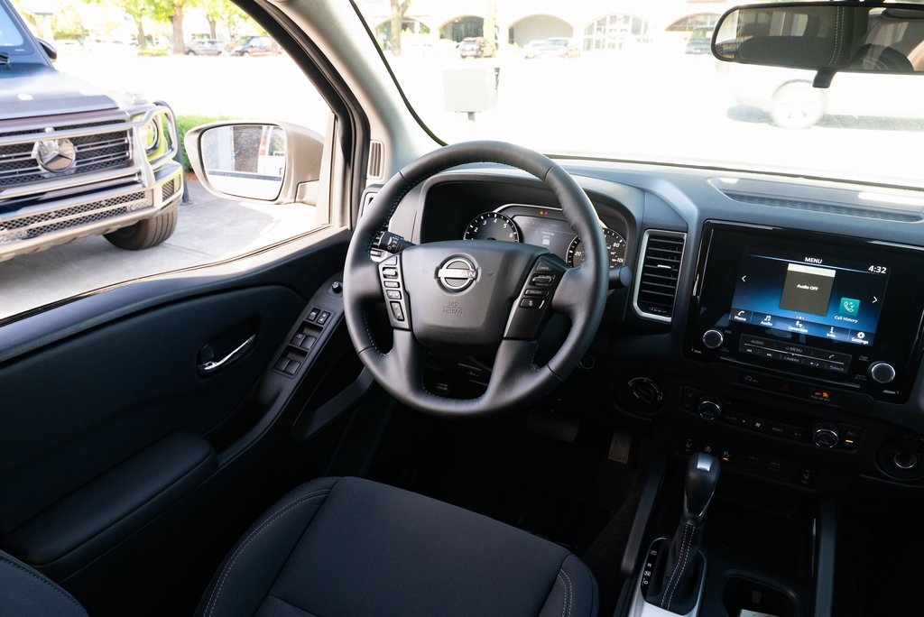 Vehicle image 16 of 27