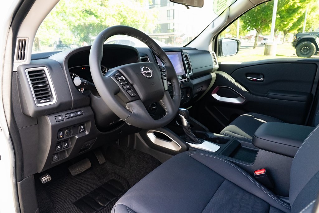 Vehicle image 18 of 27