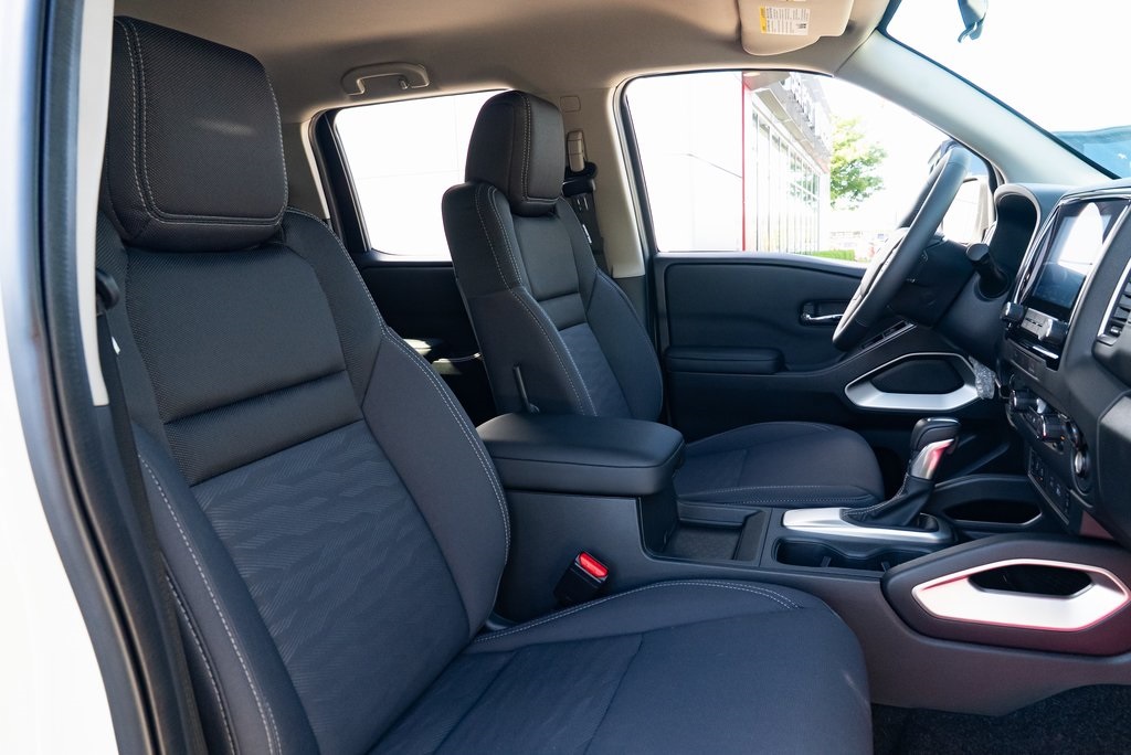 Vehicle image 13 of 27