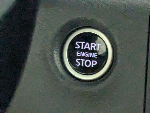 Vehicle image 11 of 14