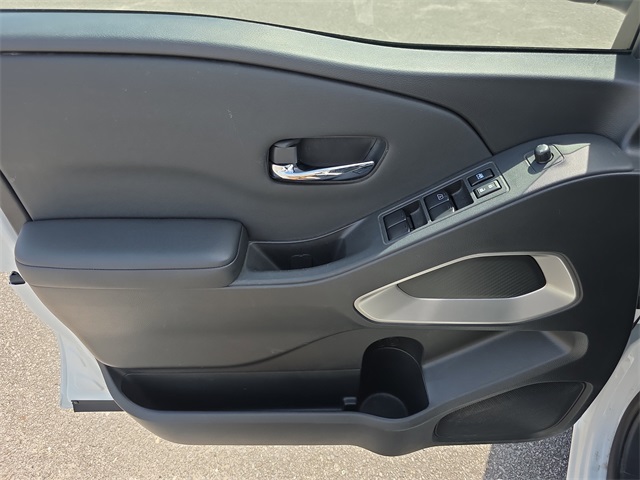 Vehicle image 28 of 35