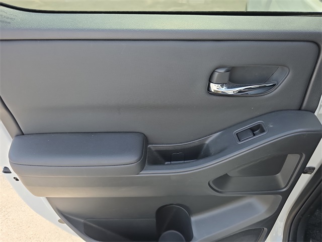 Vehicle image 31 of 35
