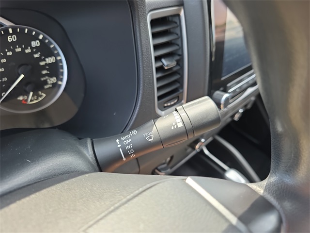 Vehicle image 25 of 35