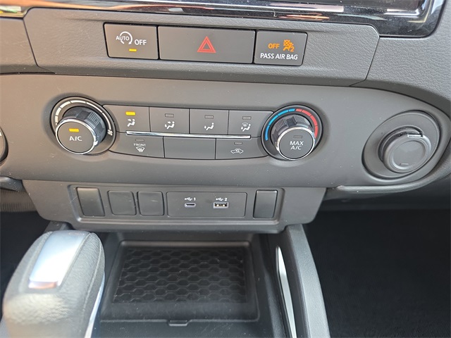 Vehicle image 19 of 35