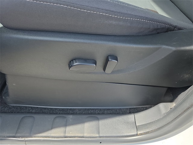 Vehicle image 27 of 35