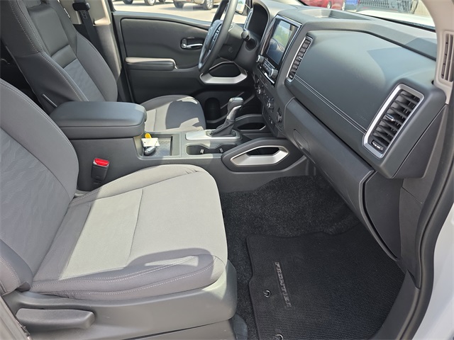 Vehicle image 32 of 35