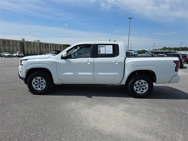 Vehicle image 10 of 35