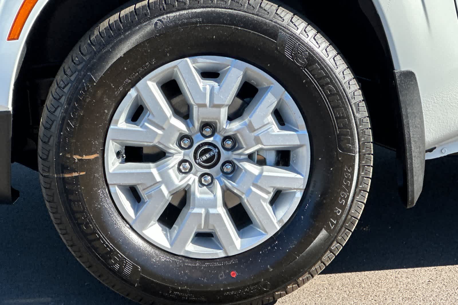 Vehicle image 24 of 26