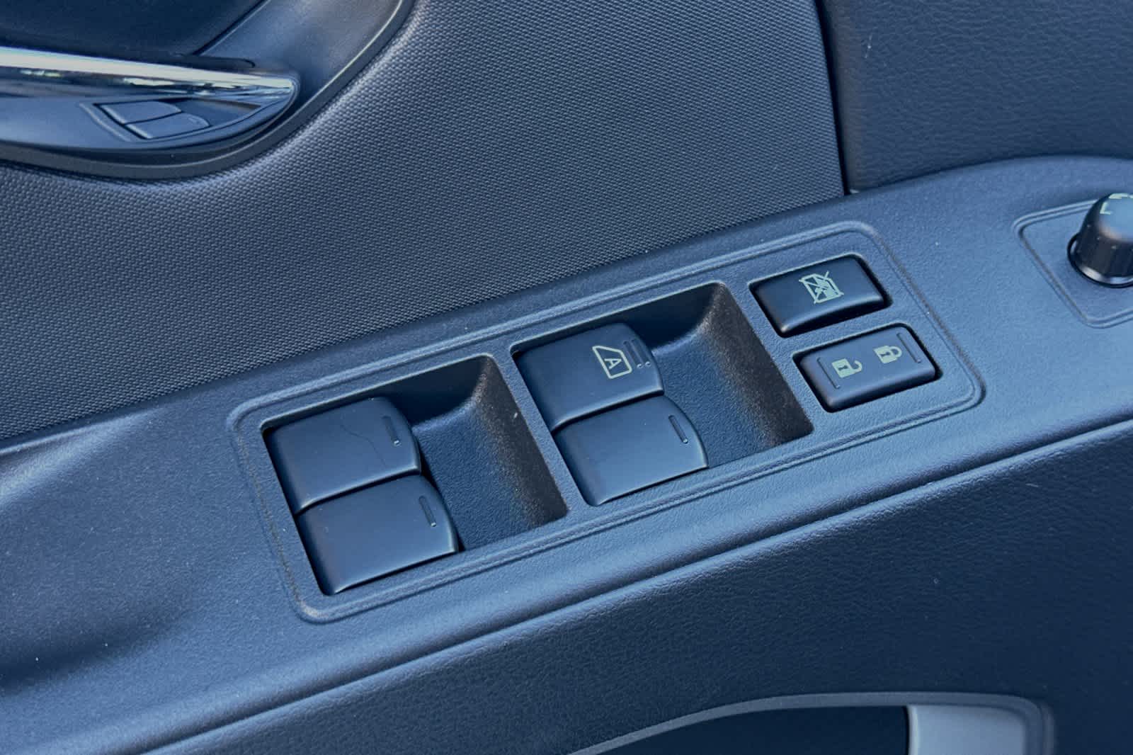 Vehicle image 14 of 26
