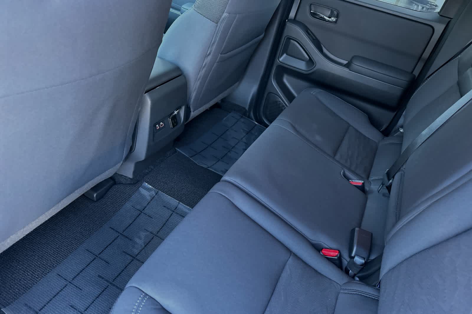 Vehicle image 11 of 26