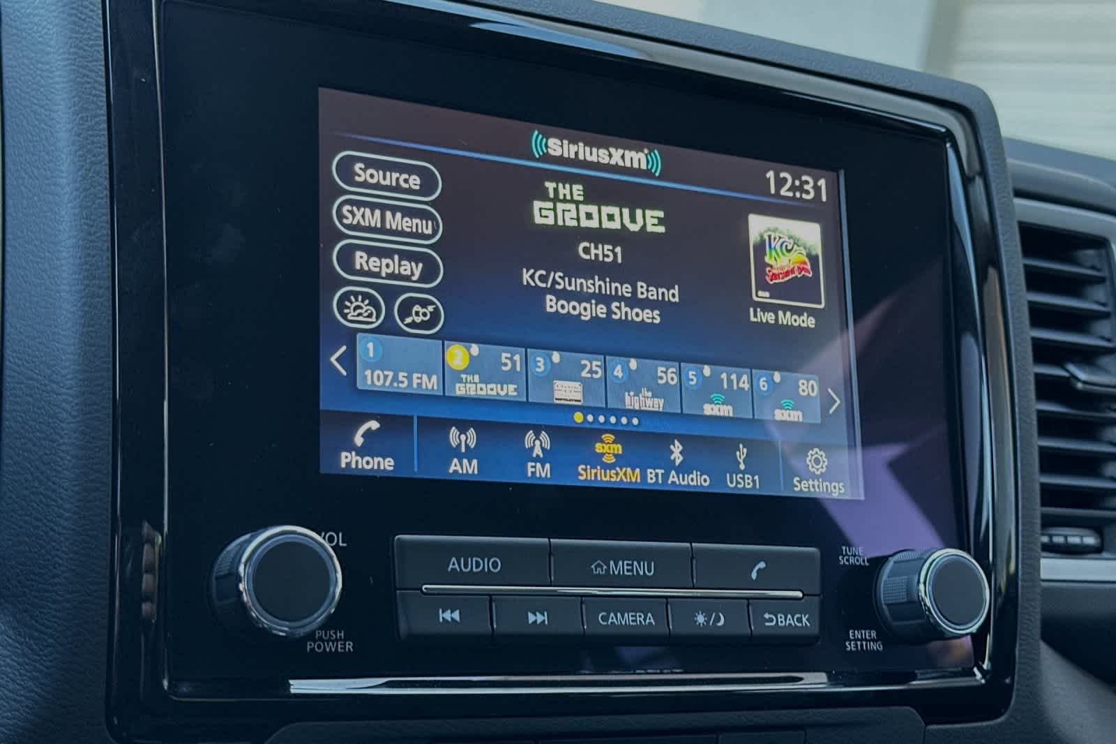 Vehicle image 18 of 26