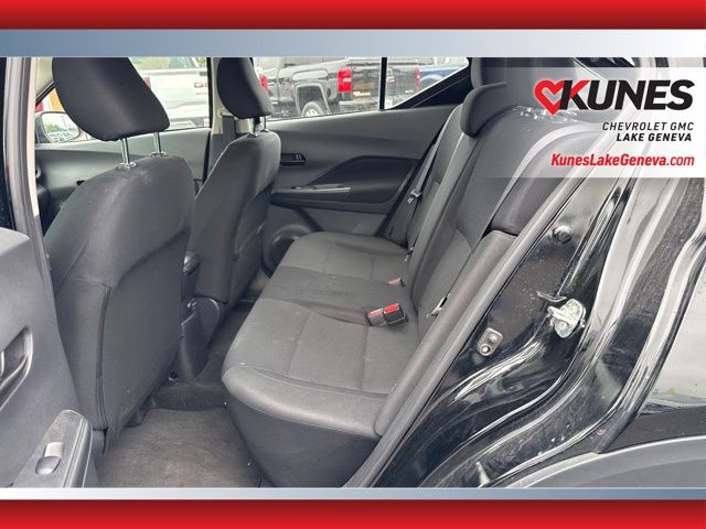 Vehicle image 13 of 33
