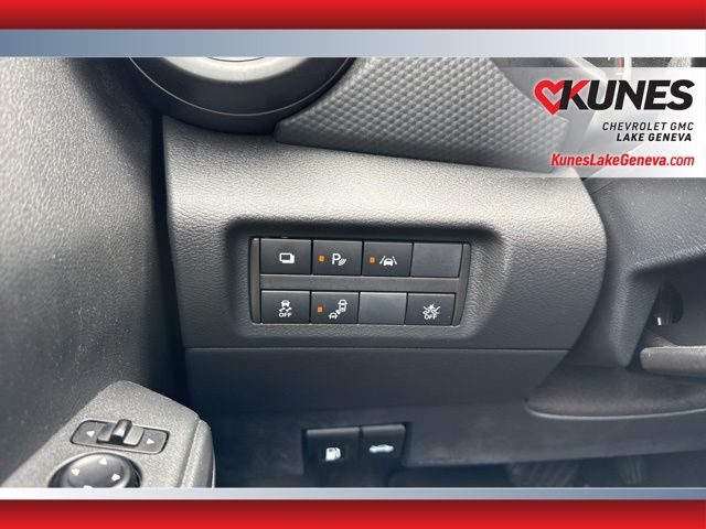 Vehicle image 26 of 33