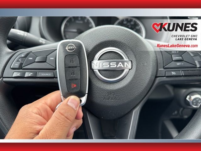 Vehicle image 16 of 33