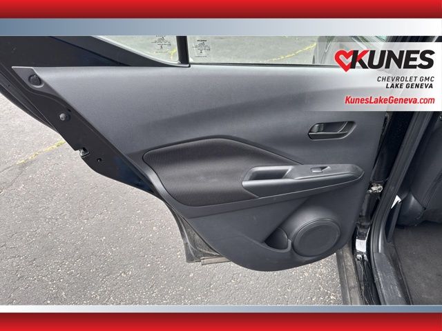 Vehicle image 22 of 33