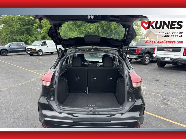 Vehicle image 10 of 33