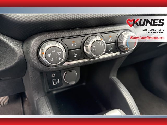 Vehicle image 24 of 33