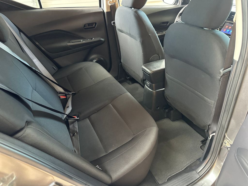 Vehicle image 13 of 38
