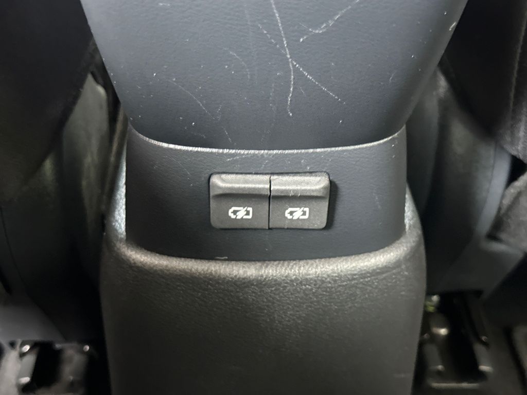 Vehicle image 25 of 38