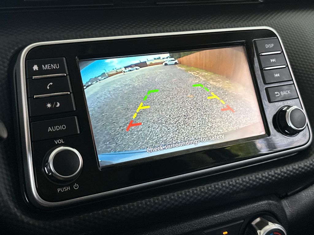 Vehicle image 21 of 38