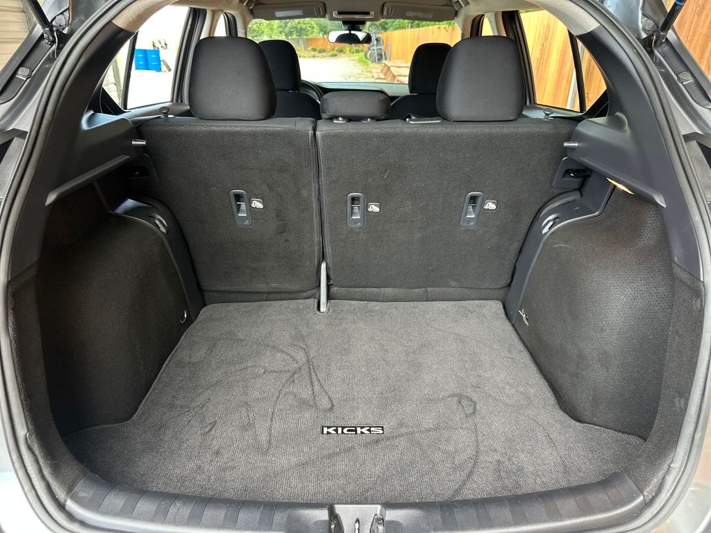 Vehicle image 11 of 38