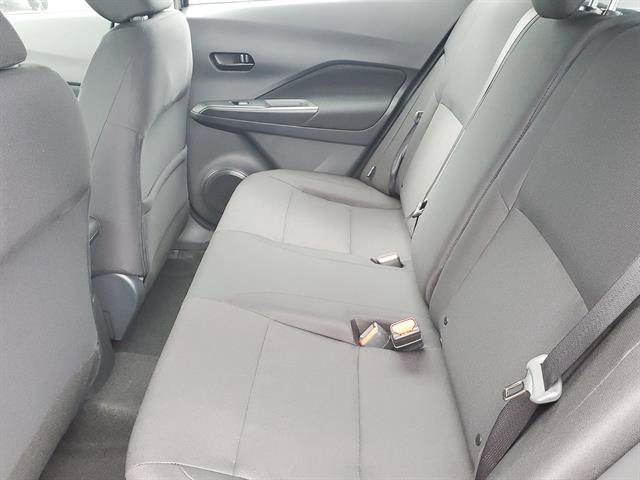 Vehicle image 8 of 24