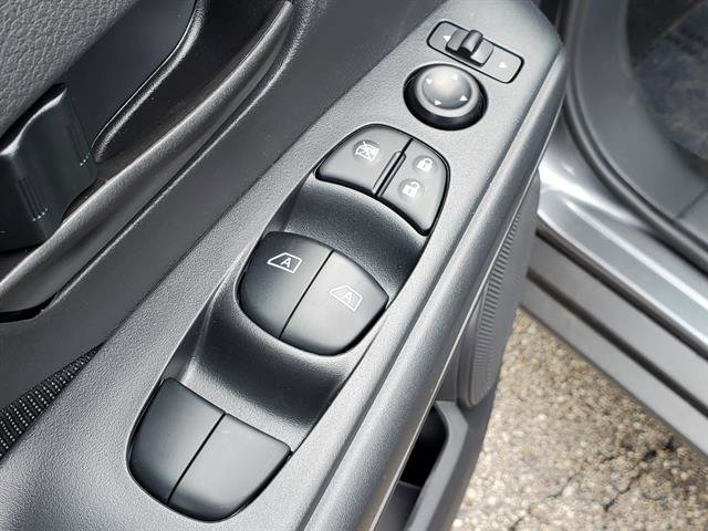 Vehicle image 22 of 24