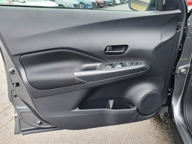 Vehicle image 18 of 24