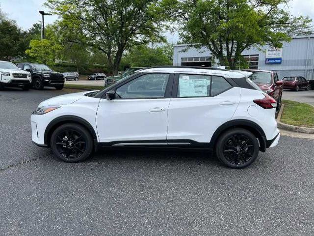 Vehicle image 8 of 21